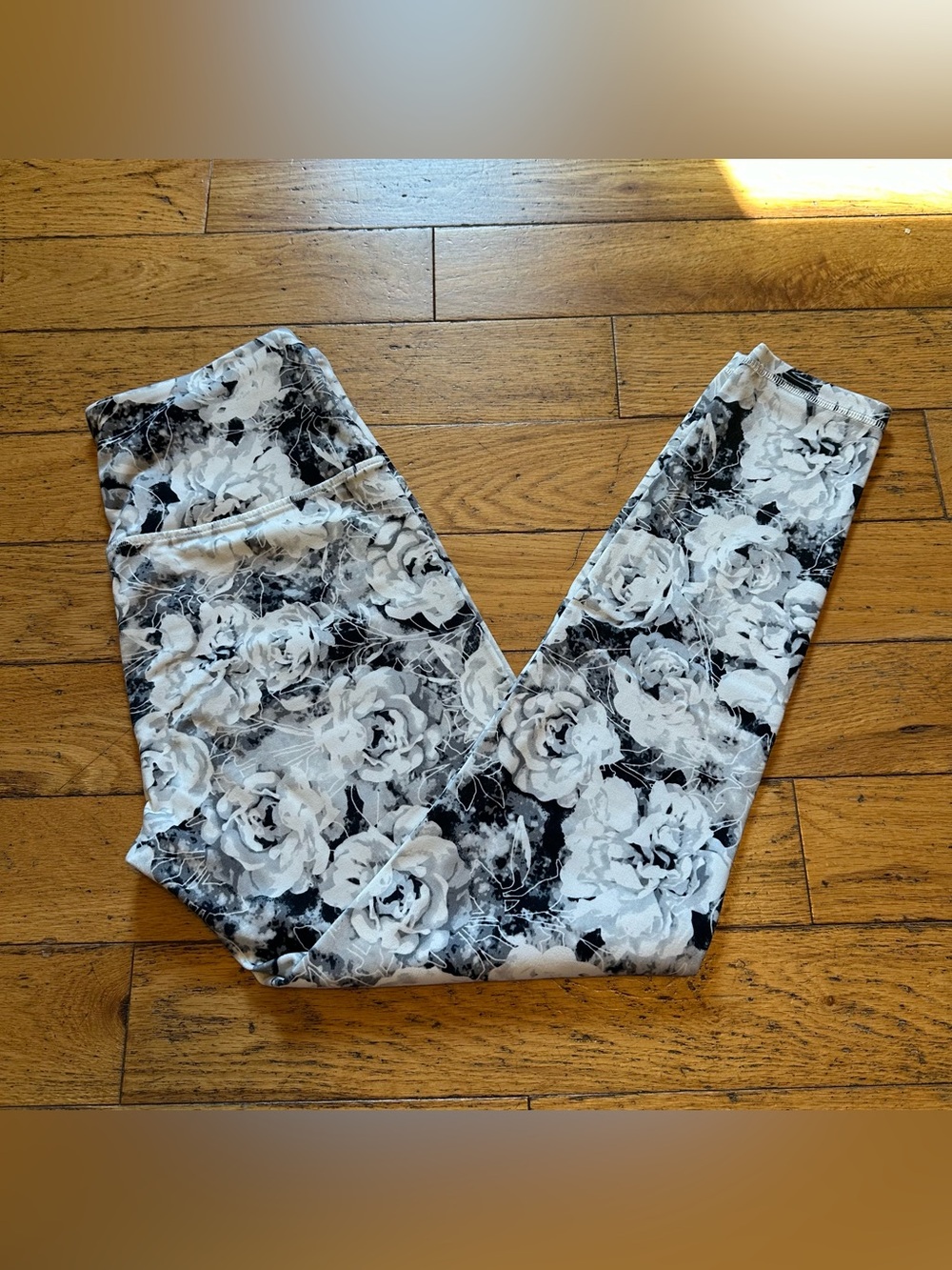 Women's Black & White Floral High-Waist Leggings